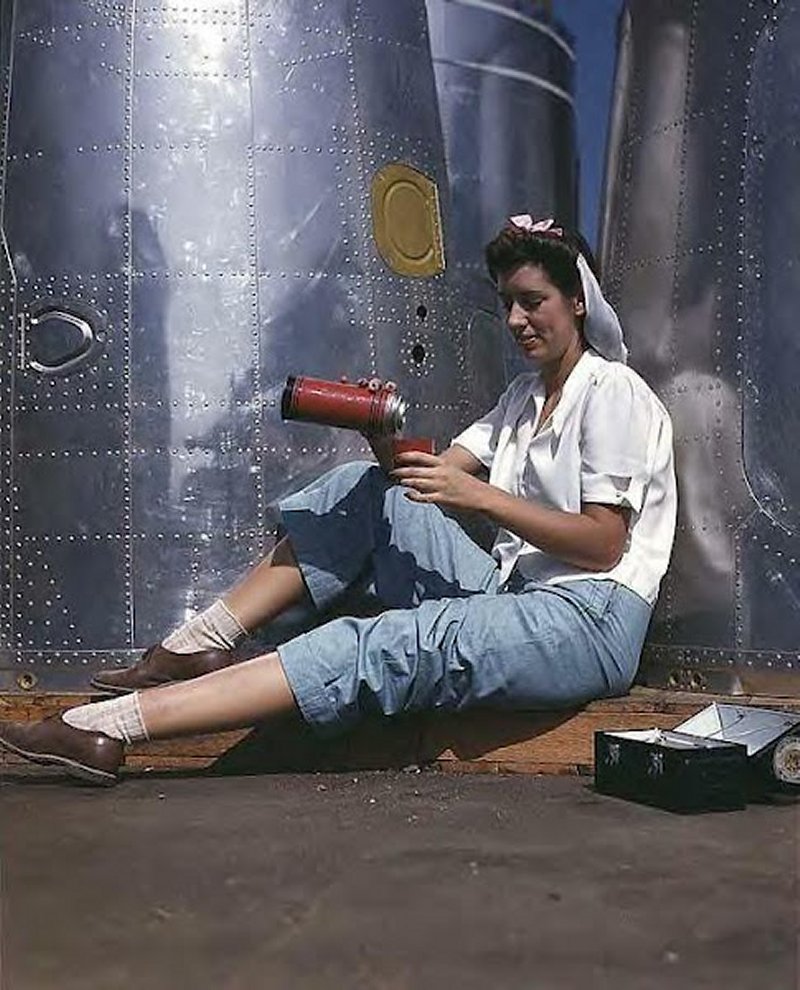 girl at lunch